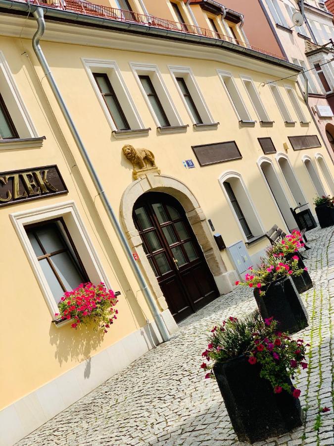 Apartament Pietrowy W Centrum Klodzka Z Darmowym Parkingiem โควอตสโก ภายนอก รูปภาพ